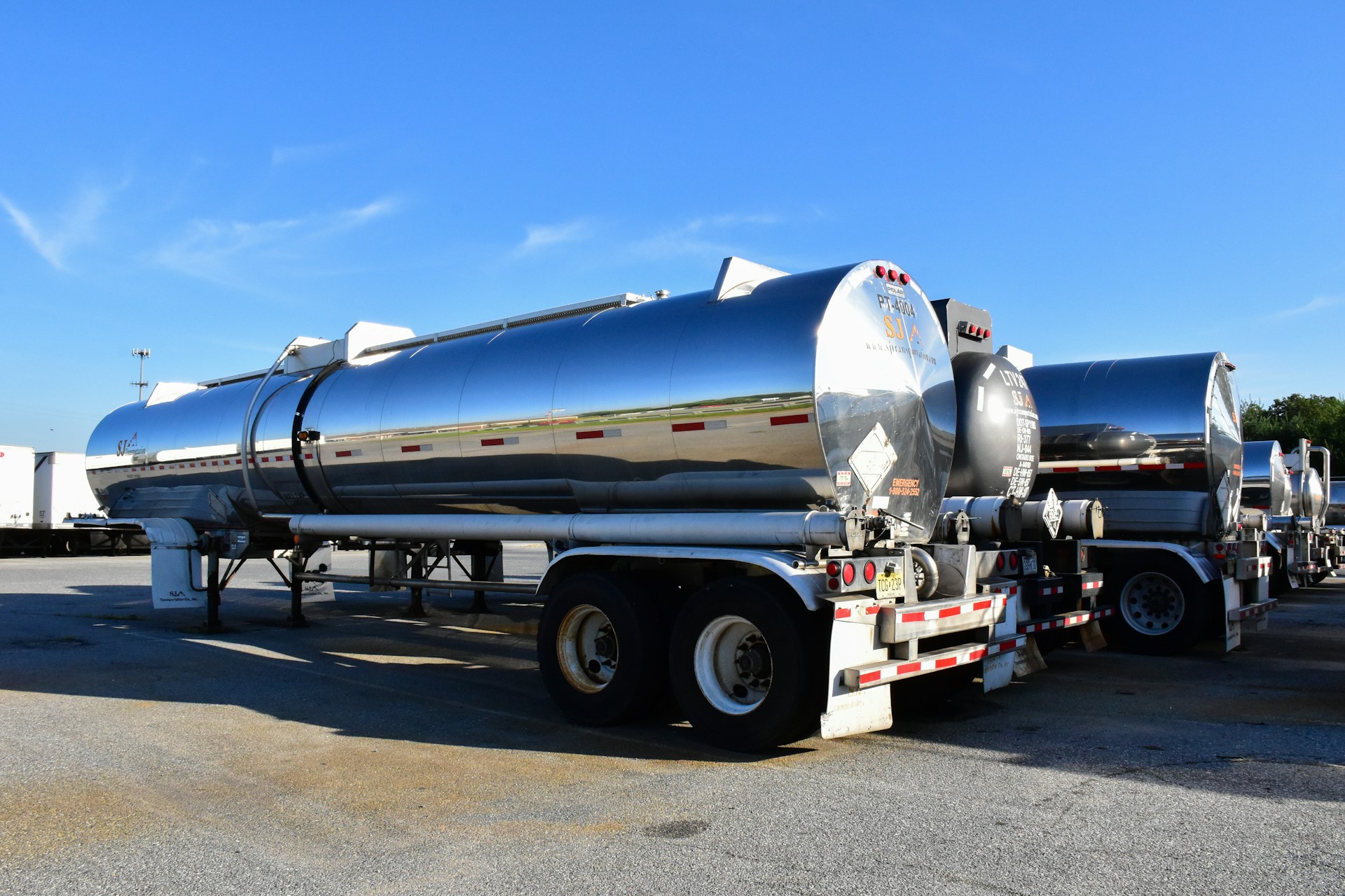 Fuel tanker